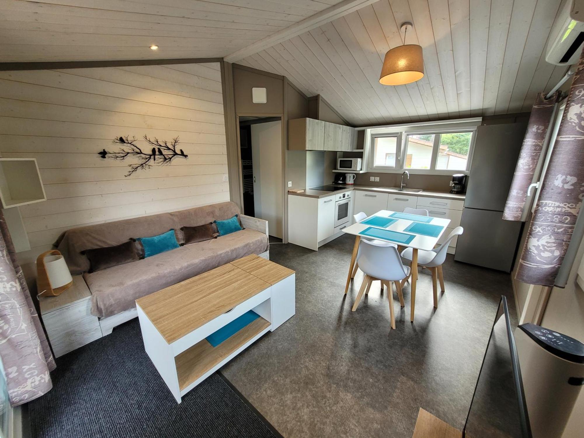 Chalet Familial Entre Lac Et Foret Azur エクステリア 写真