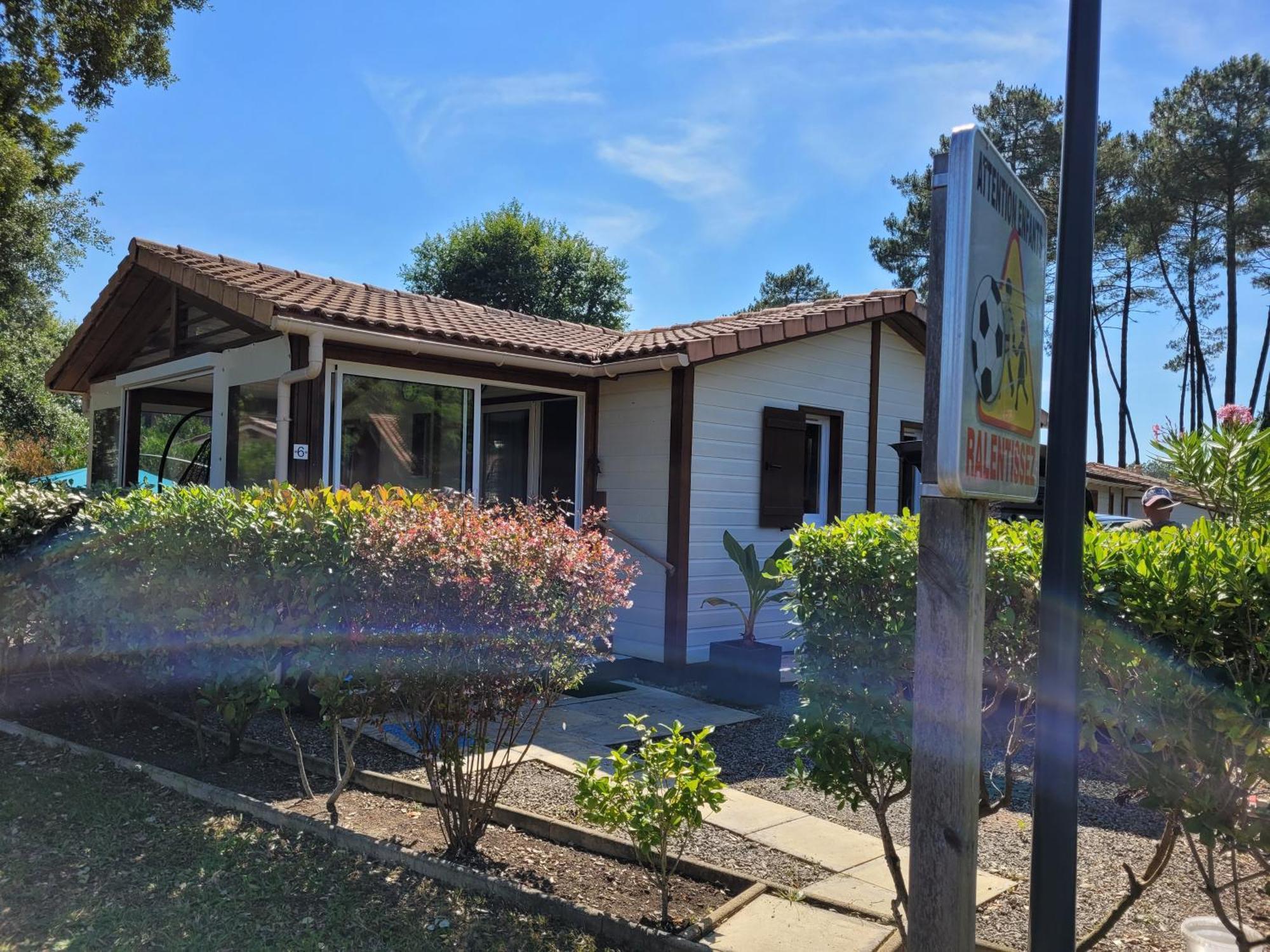 Chalet Familial Entre Lac Et Foret Azur エクステリア 写真